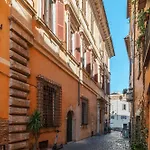 Guesthost - Palazzo Costaguti In The Heart Of
